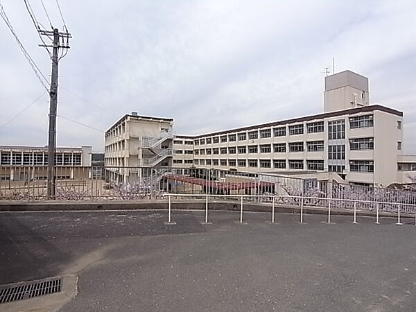画像22:神戸市立桃山台中学校（933m）