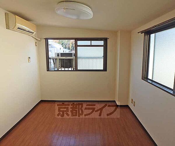 画像4:角部屋で2面窓があり明るく風のとおるお部屋です。