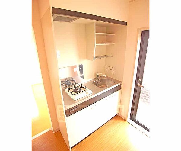 画像5:シンプルなデザインのキッチンです。
