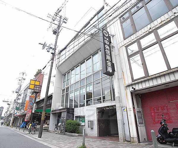 画像25:京都中央信用金庫 北野支店まで198m 商店街すぐの生活至便な場所ですよ。