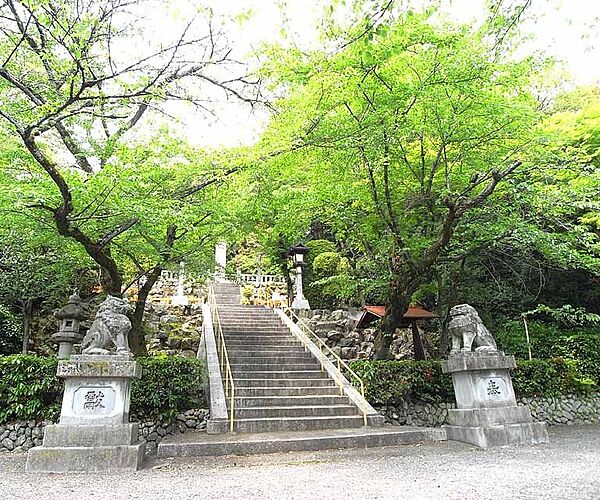 画像26:舟岡山公園まで10m 自然タップリの環境で小さいお子様の遊び場に 散歩コースとしても良いですよ。