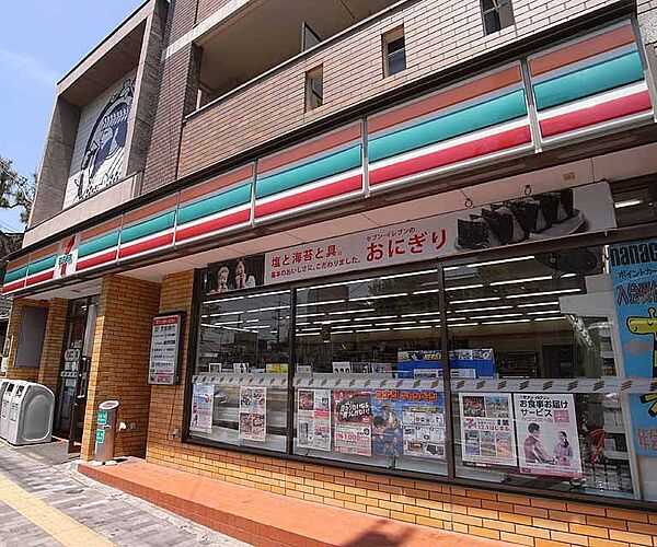 画像30:セブンイレブン京都千本北大路店まで303m 千本北大路の交差点。バス停も目の前でご利用しやすい立地です。