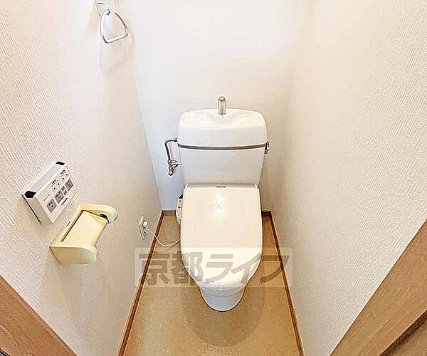 ウォシュレット機能付きのトイレです。