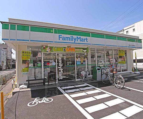 画像30:ファミリーマート京都今出川針屋町店まで80m 敷地内ガレージ付でお車でのご利用も楽々。