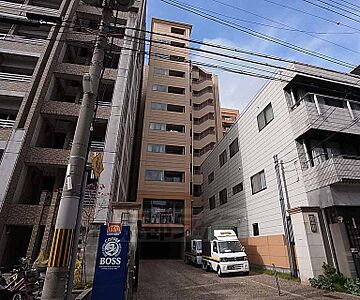 外観：街中マンション オートロック付き