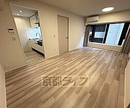 ジオ京都御池通 305 3階2LDKのリビング/ダイニング