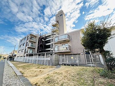 外観：こちらのマンションは、全44戸のコミュニティです。 