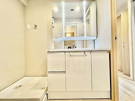 洗濯機を設置しても充分な広さです
