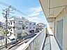バルコニー：ゆとりの広さを確保したバルコニー。お布団を干すのも、この広さならラクラク。 
