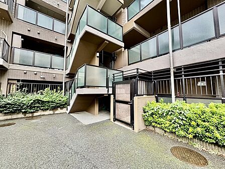 駐車場側の出入口