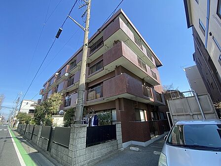 さいたま新都心駅まで徒歩12分。この距離だと、運動不足も少し解消されるかも。 
