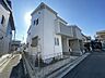 外観：角地につき、開放感に恵まれる住居がここに。 