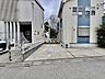 駐車場：駐車場は2台まで駐車可能。マイカーの車幅もお確かめください。 