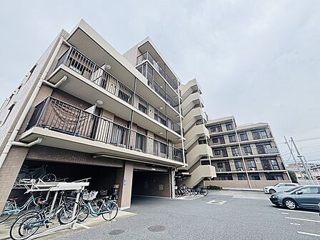 車の通りも少ない閑静な住宅地。子育てにも、第二の人生にも。
