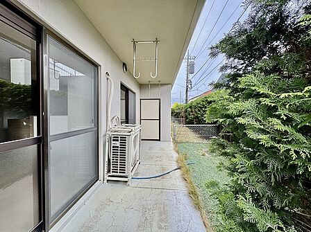 戸建てのように使える人気の庭付き。プライベートな空間が広がります。