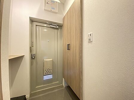 靴がしっかり収まるから、散らかりがちな玄関もスッキリ。