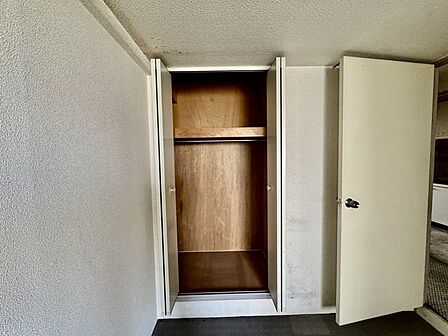 リフォーム工事前。ご家族の思い出も大切にしまっておけるたっぷり収納。