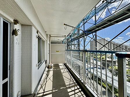 らくらくお洗濯を助ける広いバルコニー。