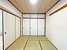 和室：お子様にとっていいお昼寝空間になる和室は、ぜひリビングのお隣で。 