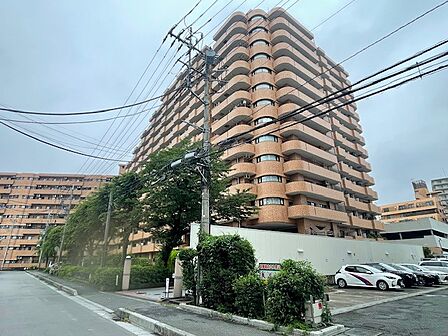 大宮駅徒歩14分の近さ。通勤通学に便利で、駅周辺の生活施設も利用しやすい。