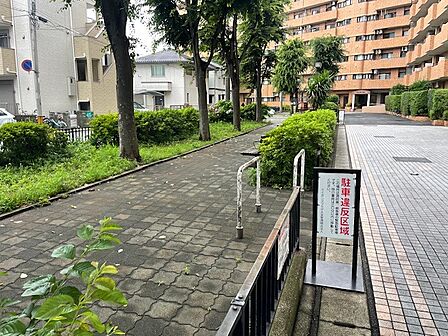 敷地内には公園があります。
