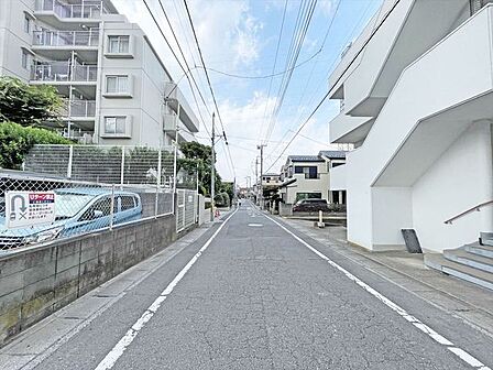 マンション前道路