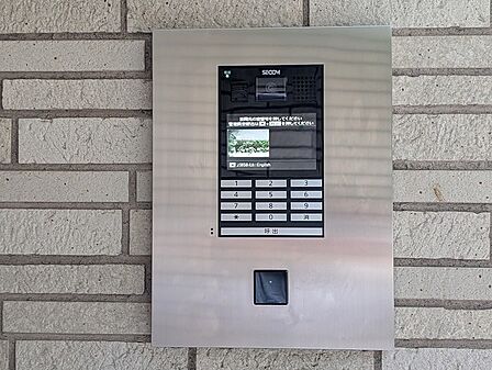 オートロック式で防犯面にも配慮がなされています。
