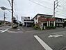 外観：角地につき、開放感に恵まれる住居がここに。 