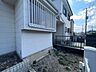 外観：玄関横の小さなお庭