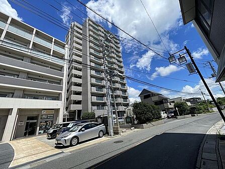 白岡駅徒歩4分の近さ。 忙しい朝が助かる立地、 暮らしにゆとりが生まれます。