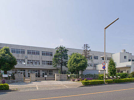 さいたま市立与野西中学校(1610m)