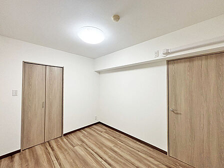 WICに面したお部屋、通常の洋室より使い勝手に優れます。
