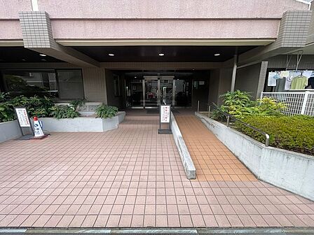 ゴミのないスッキリとしたエントランスです。