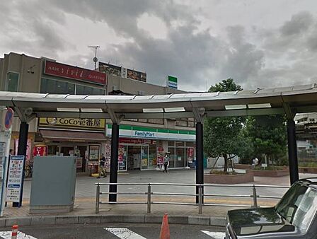 ファミリーマートロータス蓮田駅前店(300m)