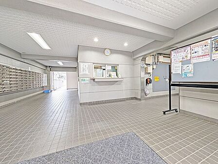 落ち着いた雰囲気のエントランス。