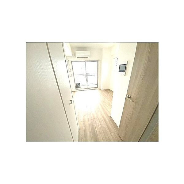 画像3:白を基調にした明るいお部屋です。