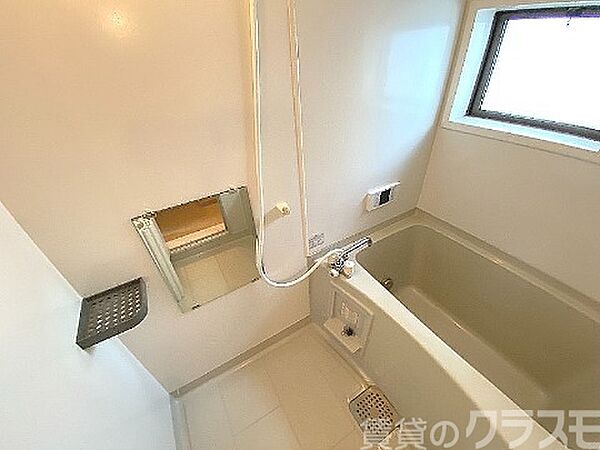 画像4:お風呂に窓があるので換気が出来て清潔に保てます！
