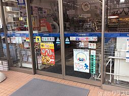 ローソン 江坂東店 57m