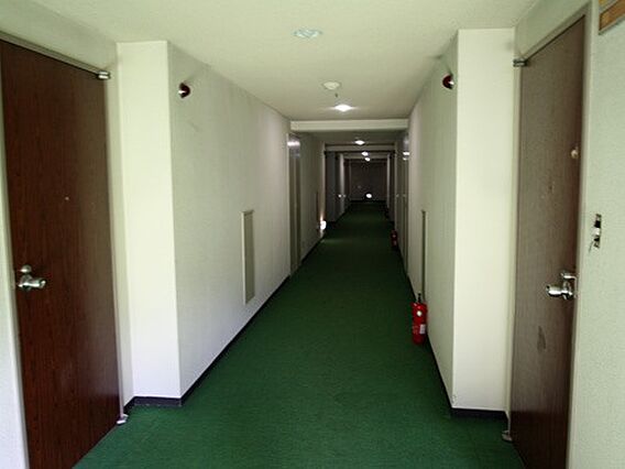マンション内廊...