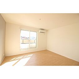 エルカーサ 102 1階ワンルームのリビング/ダイニング