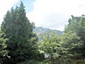 その他：正面に大涌谷の湯煙を望み、箱根の山並みを望む。