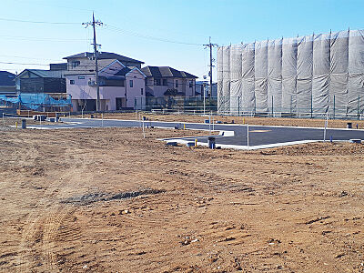 外観：【和泉市幸】徒歩圏内に小学校や買い物施設などが揃う住環境◎子育て世帯はもちろん、幅広い年代の方々におすすめのロケーションです。ぜひ一度、現地をご見学ください！