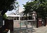 周辺：世田谷区立松丘小学校 徒歩2分。 130m