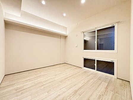 おしゃれな間接照明がある寝室