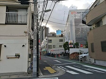 オーケー戸越店 徒歩7分。 500m