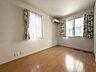 洋室：洋室は明るい空間となっています！子供部屋にも良さそうですね！ 