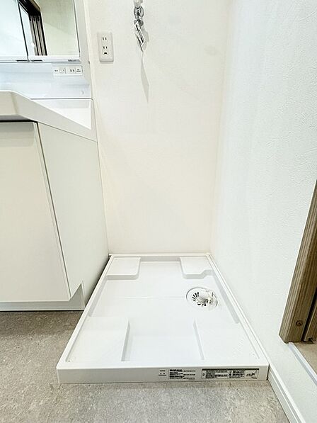 洗濯機置き場も広めのスペースを確保しております！是非、現地にてスペースを確認してみてください！ 