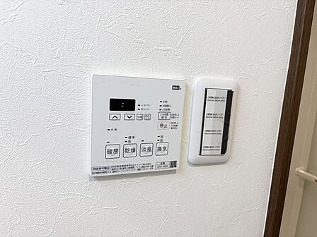 カビの発生も抑制出来ます!また暖房・涼風機能も付いているので冬はいつでも暖かく、夏は涼しく、雨の日でも洗濯物が乾くのも良いですよね!梅雨の時期など重宝します。