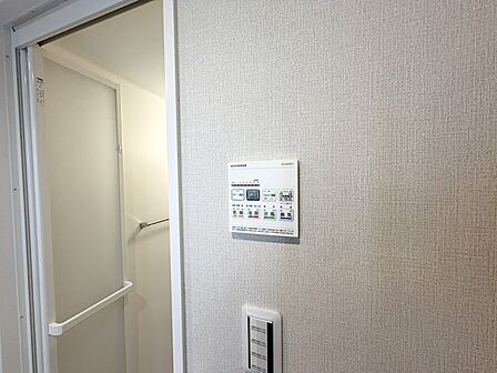 カビの発生も抑制出来ます!また暖房・涼風機能も付いているので冬はいつでも暖かく、夏は涼しく、雨の日でも洗濯物が乾くのも良いですよね!梅雨の時期など重宝します。