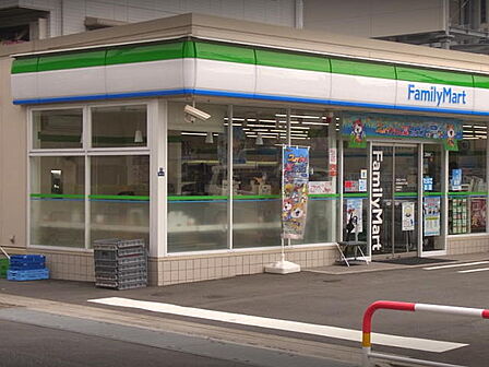 ファミリーマート行徳駅前四丁目店(200m)